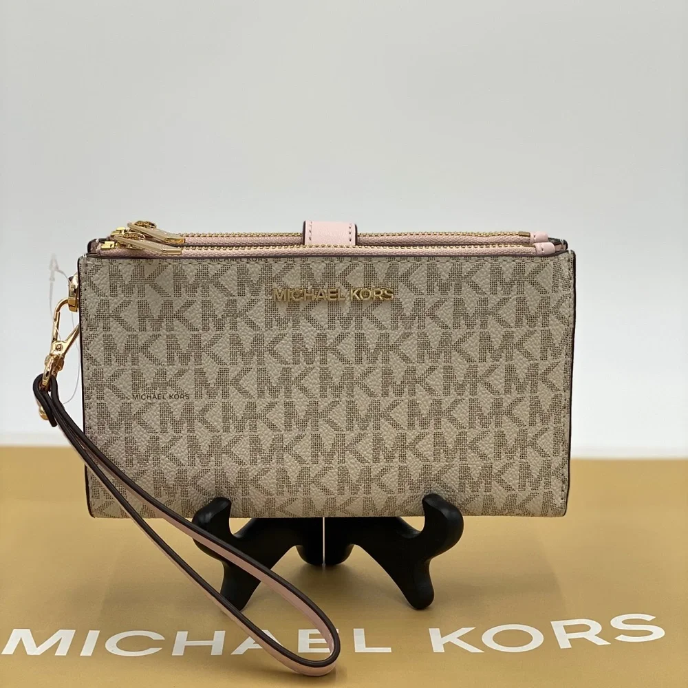 MICHAEL KORS DOUBLE ZIP WRISTLET POWDER BLUSH